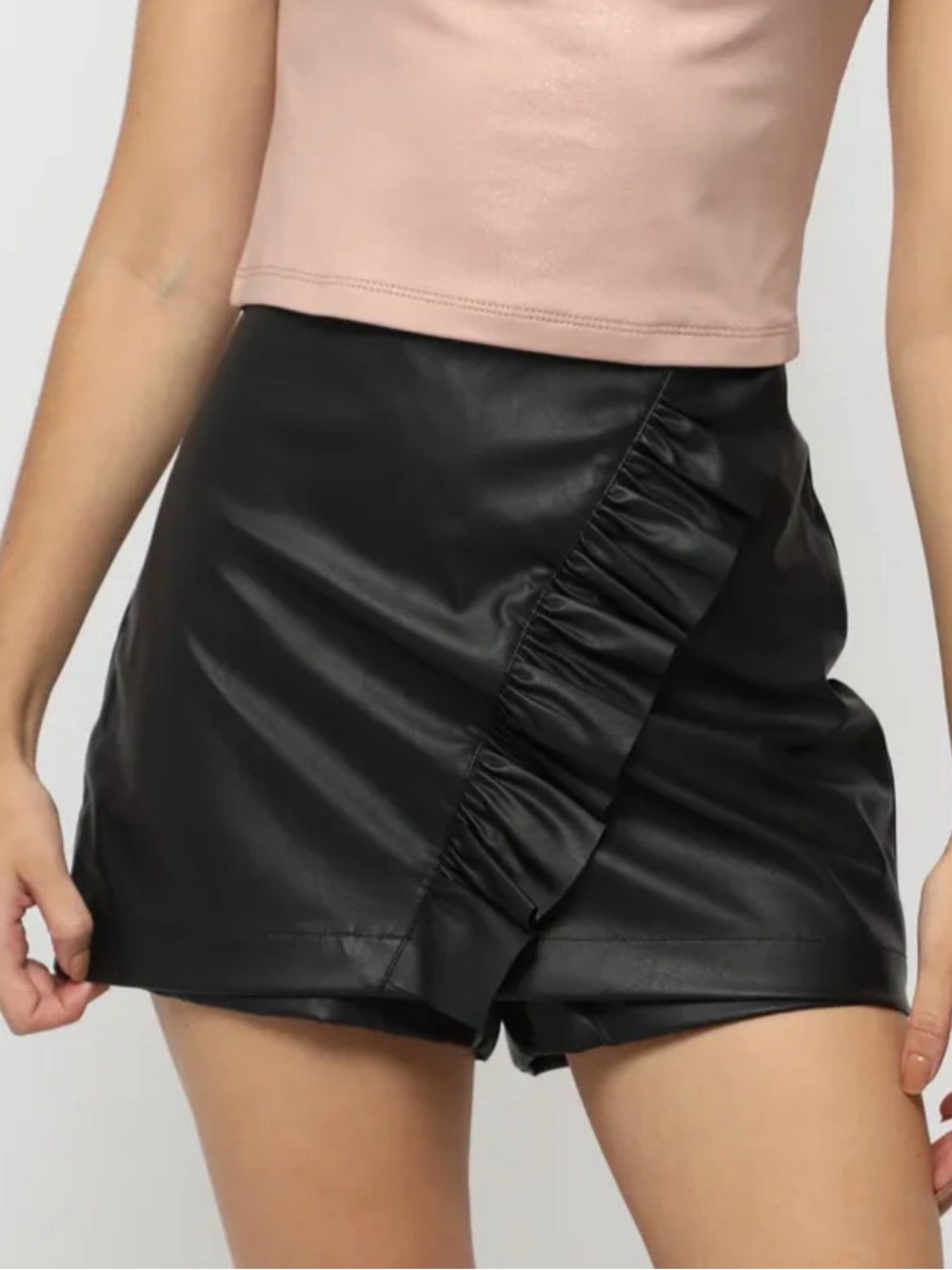 Zara Faux Leather Ruffle Shorts – Size M